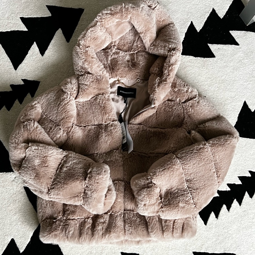 BCBGMAXAZRIA Faux fur coat, size L (NWT)